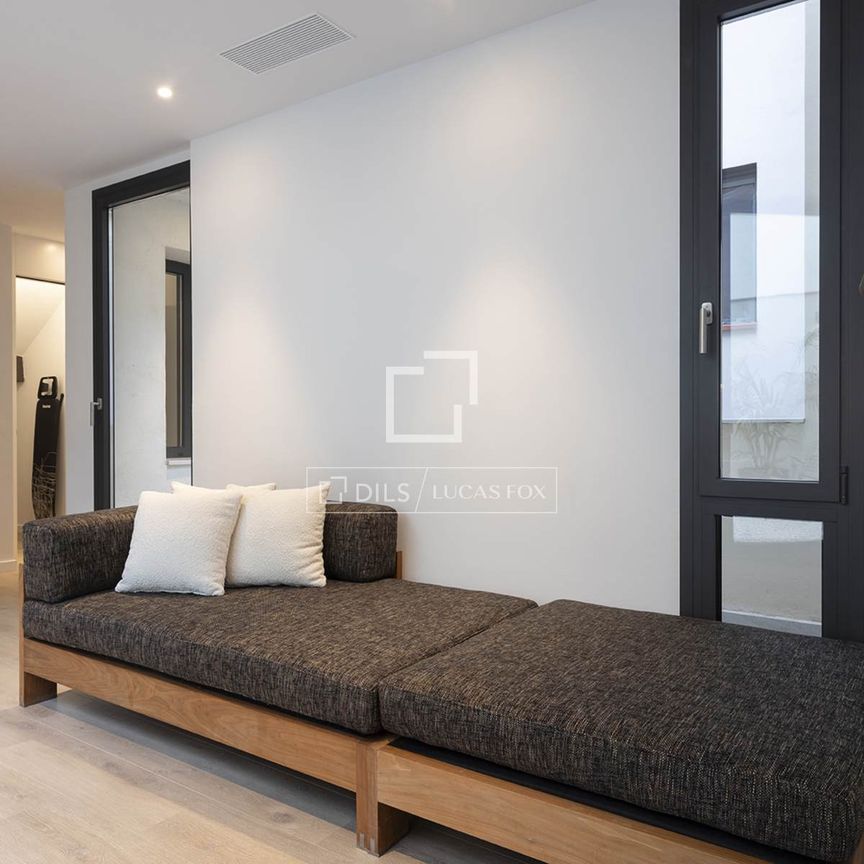 Excellent 3 Bedroom apartment with 49m² terrace for rent in Gràcia, Barcelona - Photo 1