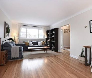 Lovely 3 Bed 1 Bath Townhouse - Photo 3