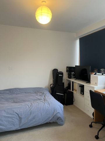 3 Bed Terraced House, Vinery Way, W6 - Photo 3