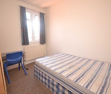 4 Bed - Auckland Road, University Area - Photo 6