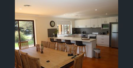 Huge Fully-Furnished and Serviced 5-Bedroom Property, in a Rural Setting - Photo 5