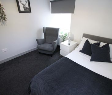 Room in a Shared House, Barton Road, M30 - Photo 2