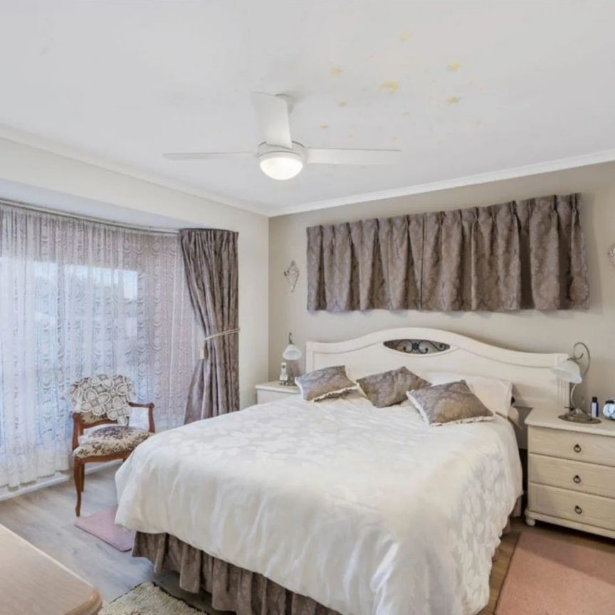 Nestled in one of Carrara's peaceful and family-friendly street, this delightful home is now available for rent. - Photo 1