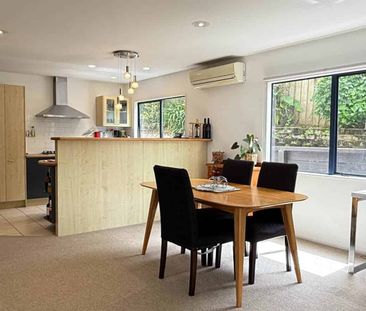 Spacious & Elevated Family Home with Breathtak... - Photo 4