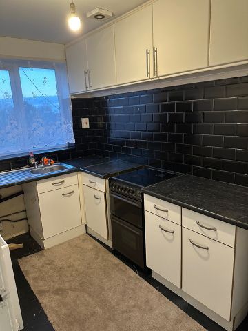 2 Bed Flat, Lupton Avenue, LS9 - Photo 2