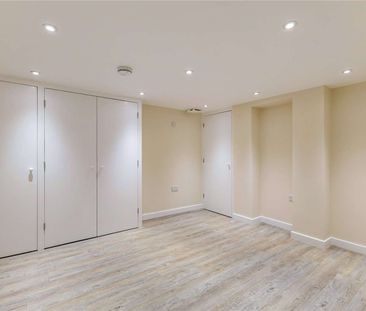 A modern two bedroom home - Photo 4