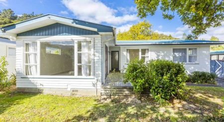 Charming 3BR Family Home in Te Marua - Photo 4