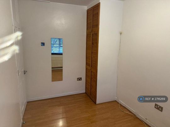 1 bedroom in a flat share to rent - Photo 1