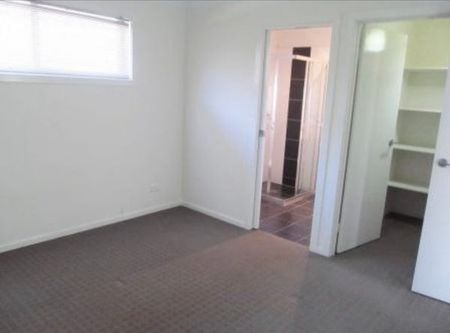 21 Bungle Bungle Crescent, Harrison ACT 2914 - House For Rent | Domain - Photo 4
