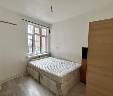 4 bedroom flat to rent - Photo 1