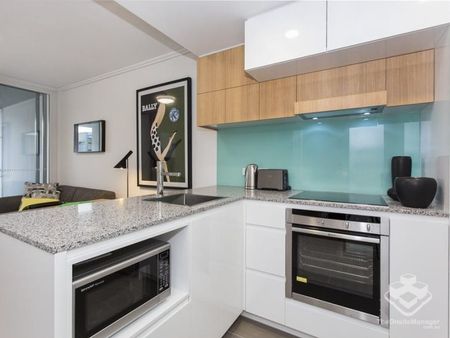Two Bedroom Fully Furnished Apartment in Teneriffe - Photo 5