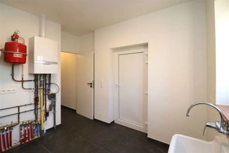 Vernieuwde, karatervolle woning met 4 slpk nabij station te Zichem - Foto 3