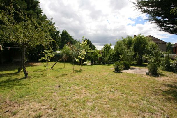 Price £2,200 pcm - Available Now - Part Furnished - Photo 1