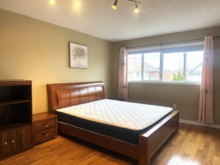For Lease - 74 Rideau Drive, Richmond Hill, Ontario - Photo 2