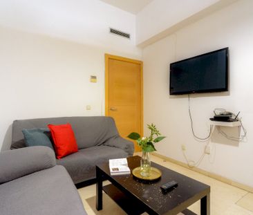 Nice attic room in Madrid - Photo 2