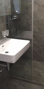 Center-near single apartment with seating - Photo 4