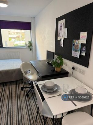 Studio to rent - Photo 1