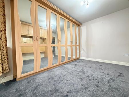 4 bedroom semi-detached house to rent - Photo 4
