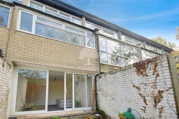 Heritage Close, Uxbridge, UB8 - Photo 1