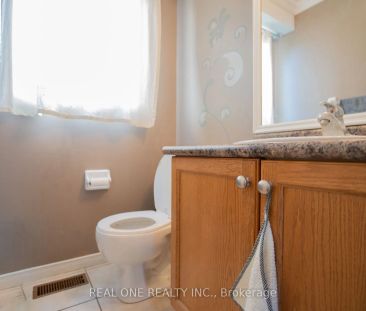 Detached Home For Lease | X8440516 - Photo 2