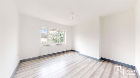 4 bedroom semi-detached house to rent - Photo 2