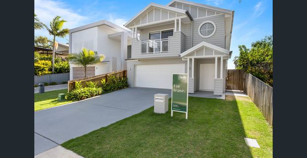 Near new 4-Bedroom Home with Pool & Luxury Features. Contact Julie Sykes 0438 050 110 The weekly rent will increase to $975 on 21.03.2025 - Photo 1