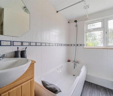 4 bedroom semi-detached house to rent - Photo 2