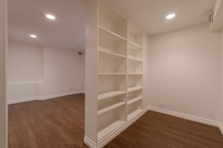 For Lease - 215-217 Carlton Street Unit# Unit 1, Toronto, Ontario - Photo 2