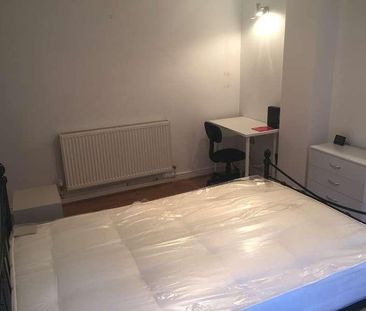 Charming Bedroom Apartment, LN1 - Photo 6