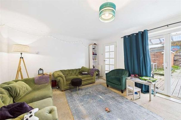 Pinewood Park, Farnborough, Berkshire, GU14 - Photo 1