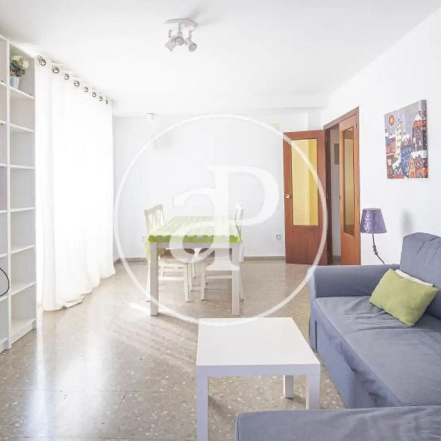 Piso de alquiler en Avinguda de la Constitució, Torrefiel - Photo 1