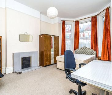 6 bedroom semi-detached house to rent - Photo 2