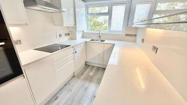 Fortune Green Road, London, NW6 - Photo 1