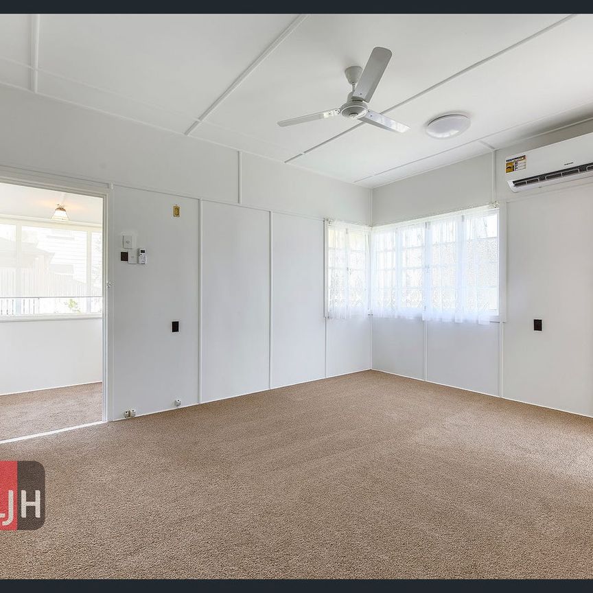 RENOVATED 3 BEDROOM COTTAGE IN FANTASTIC KEDRON LOCATION - Photo 1