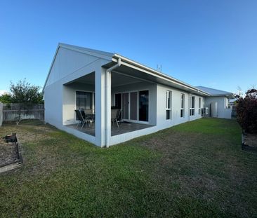 More Than Meets the Eye: 3 Bedrooms + 3 Living Spaces in Prime Shaw! - Photo 1