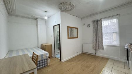 Studio to rent - Photo 2