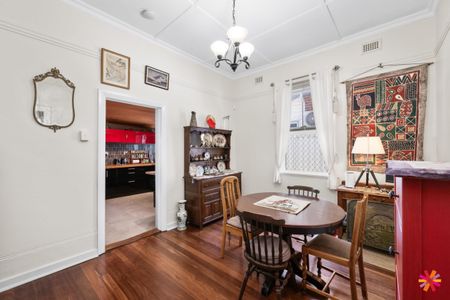 STUNNING CHARACTER HOME - Photo 4