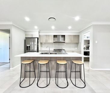 Stunning Family Home! - Photo 4