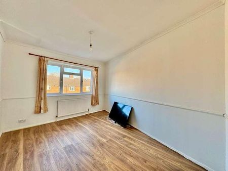 Castleton Road, Ruislip, HA4 - Photo 2