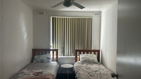 Neat Three Bedroom Home In Red Cliffs West Side - Photo 2