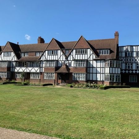 Oxford Court - Photo 4