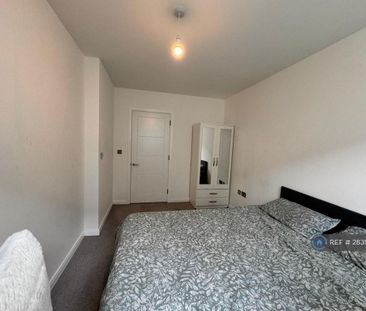1 bedroom in a flat share to rent - Photo 3