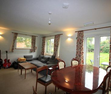 6 bedroom detached house to rent - Photo 2