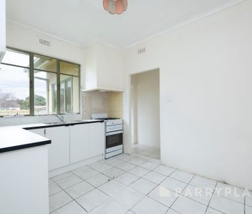 Home in the Heart of Braybrook - Photo 5