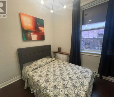 111 DUNDAS STREET - Photo 1