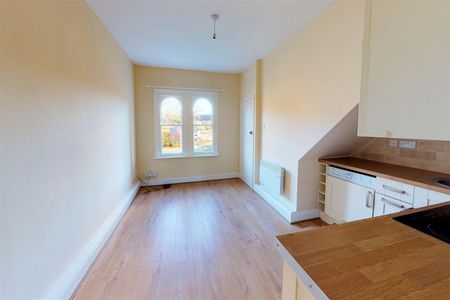 Raglan Road, Knaphill, Woking, Surrey, GU21 2AR - Photo 4