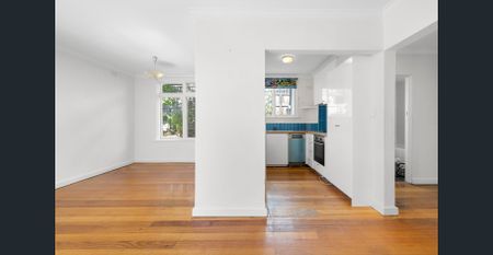 Light filled gem in peaceful tree lined street - Photo 5