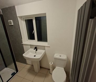 Room in a Shared House, Sturminster Road, BS14 - Photo 5