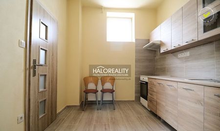 HALO reality - Prenájom, jednoizbový byt Nové Zámky, priamo v centre mesta - Fotografia 4