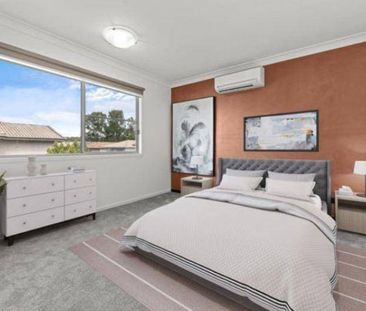 Stylish & spacious townhouse with 4 split air conditioners - Photo 1
